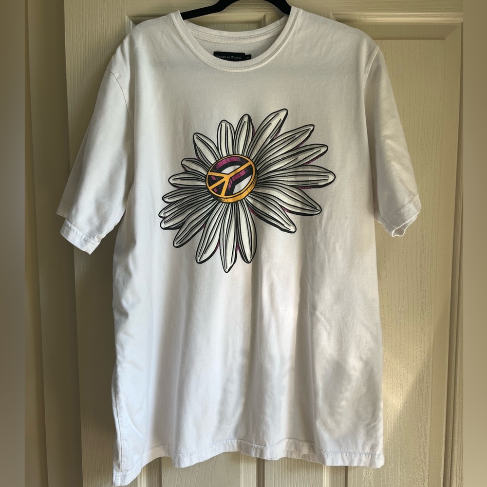 RAISED BY WOLVES White Graphic Tee with Peace Symbol Like New XL